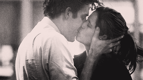jim and pam kiss